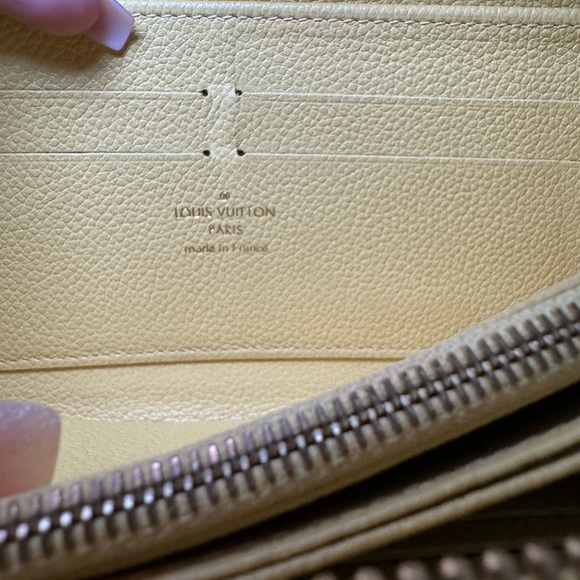 COPY - Louis Vuitton Zippy Wallet - Picture 8 of 9